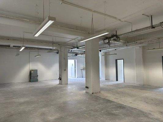 Pelikanplatz 13a, Souterrain