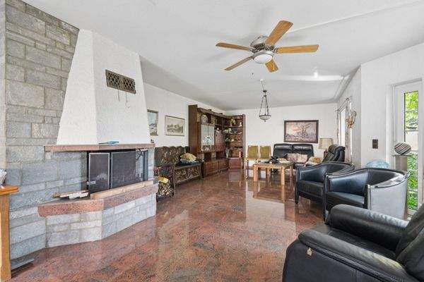 Wohnraum mit Zugang zur Terrasse