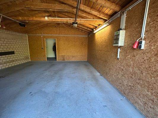 Blick in die große Doppelgarage