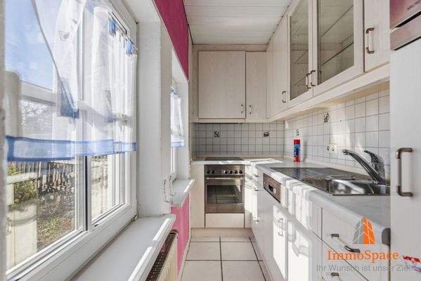 Einbauküche mit allen nötigen Elektrogeräten