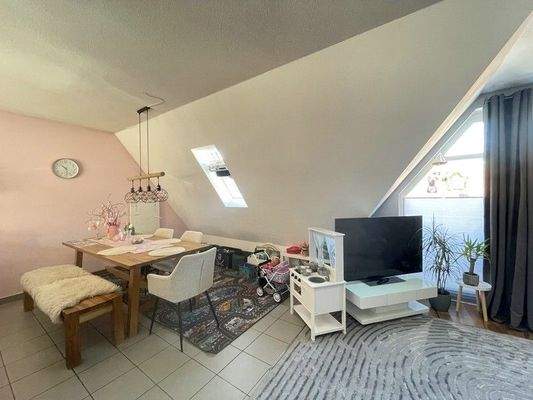 Wohn-/Essbereich / DG