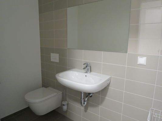 Erneuerung Sanitär Halle 13