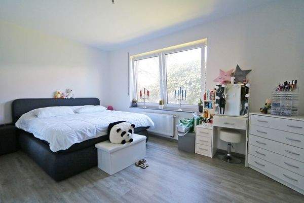 V1536 Schlafzimmer Haus rechts EG