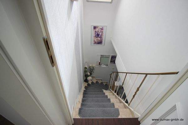Treppenaufgang zur Wohnung (1)