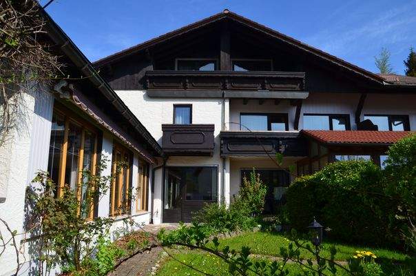 HausSüdseiteFrühling b.JPG