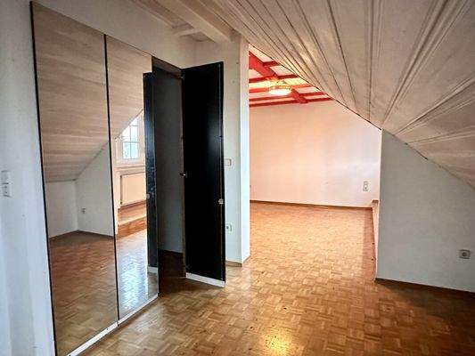 Ankleide mit Zimmerzugang