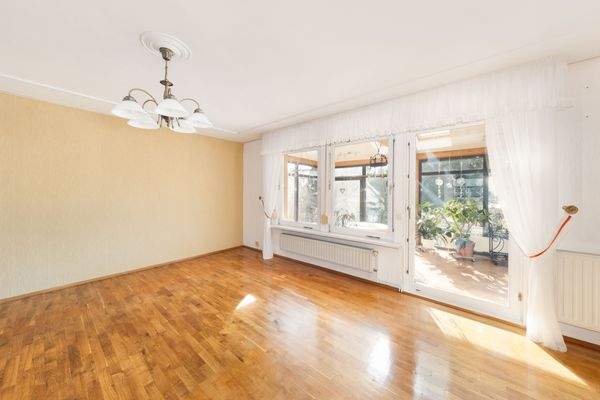 Mit Zugang zum Wintergarten