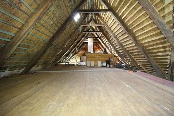 großzügiger Dachboden