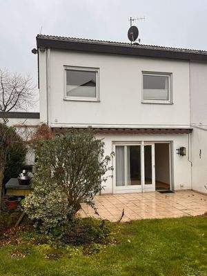 Rückseite Haus mit Terrassenzugang