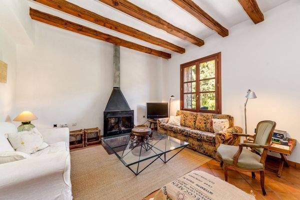 Zweiter Wohnbereich mit Kamin