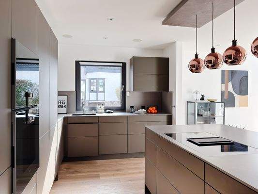 Hochwertige Einbauküche von xxx