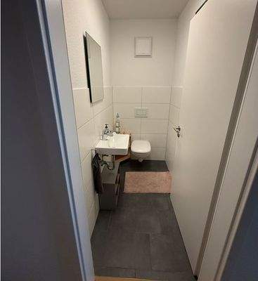 Kleines Badezimmer mit WC