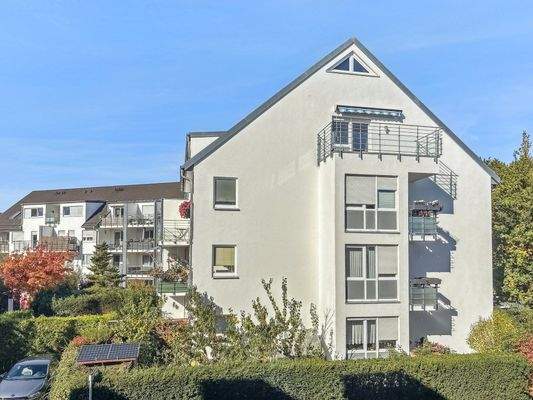 Hausansicht mit Blick auf den Balkon