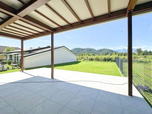 Überdachte Terrasse TOP 2