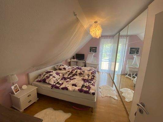 Schlafzimmer OG links