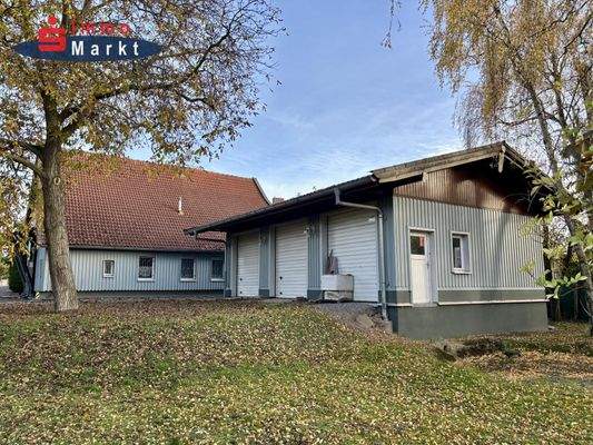 Rückansicht Garagen und Wohnhaus