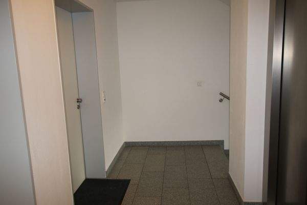 Flur und Eingangsbereich mt Garderobenmöbeln