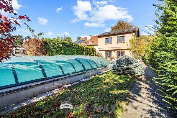 01 EFH 2103- Poolanlage