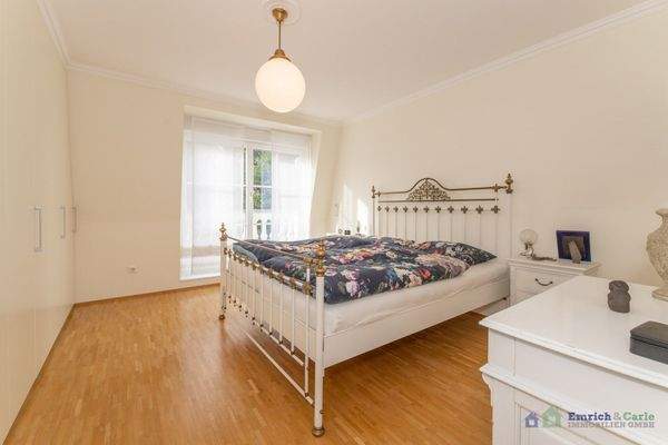 OG: Elternschlafzimmer mit Balkon