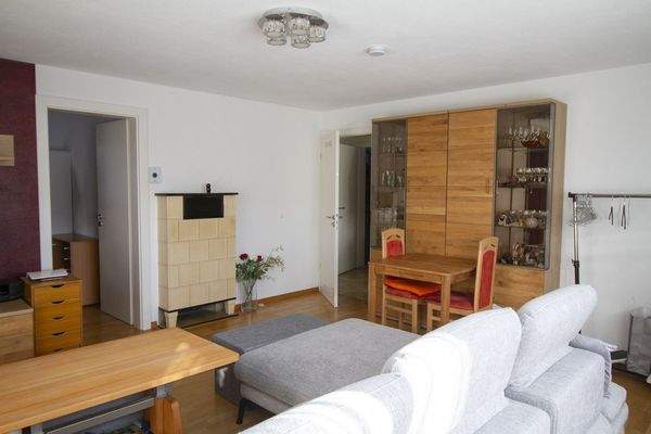 Wohnzimmer Kachelofen