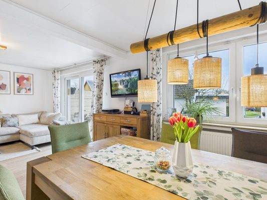 Blick vomn Essbereich in Richtung Wohnbereich