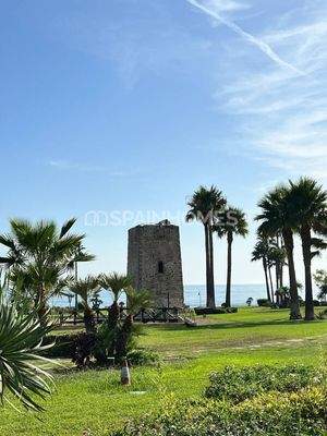 Beachfront Apartment with Community Pool and Parking in Estepona