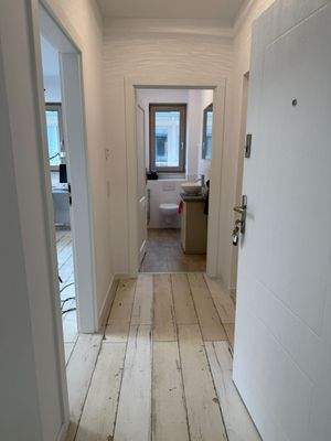 Eingang mit Flur zum WC.jpeg