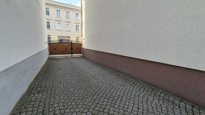 Grundstücksausfahrt