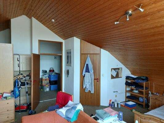 sep. Wohnung im DG, Küchenzeile vorbereitet.jpg