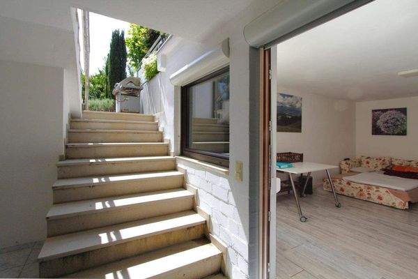 Unter der Terrasse...