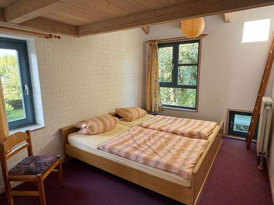 Das Schlafzimmer links