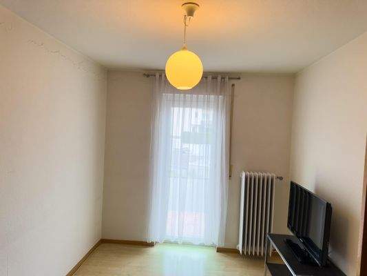 2. Kinderzimmer Obergeschoss mit Zugang zum Balkon