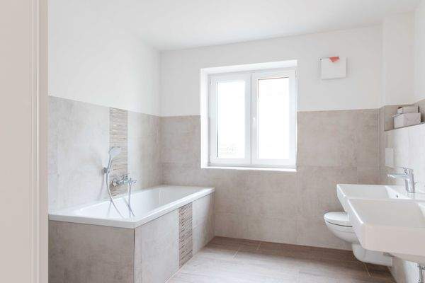 Badezimmer groß Bild 2.jpg