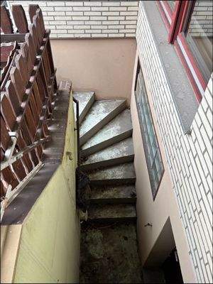 Außentreppe zum Keller