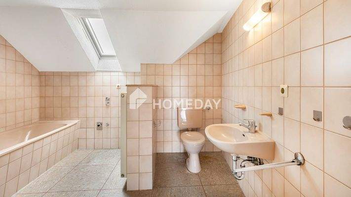 DG rechts Badezimmer 2