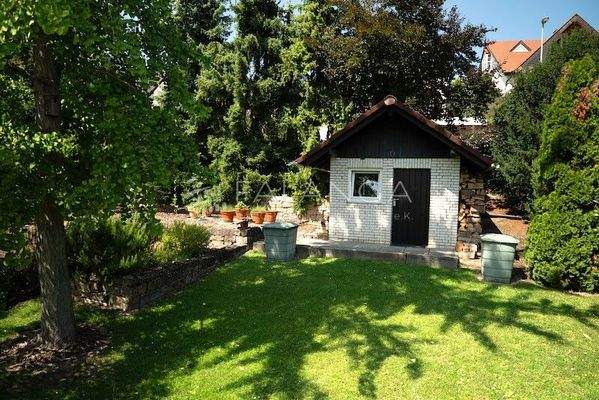 Garten mit Gartenhaus