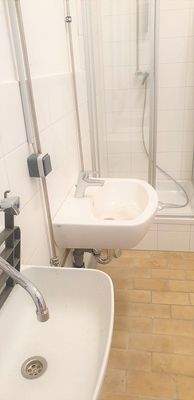 Sozialraum Dusche, Waschbecken, WC