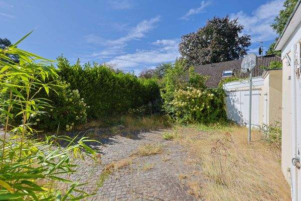 Baugrundstück mit Altbestand