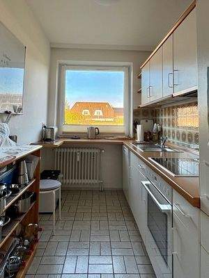 Küche mit Einbauküche