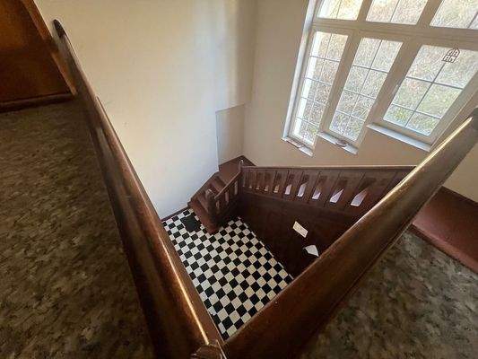 004020156800_302_358_14102025054030383