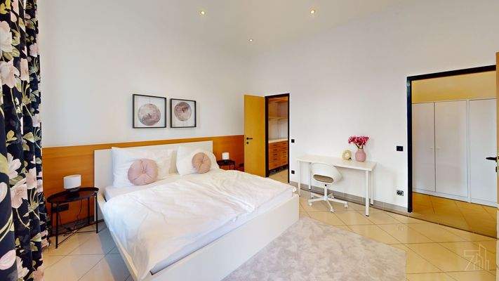 Masterbedroom mit Schrankraum