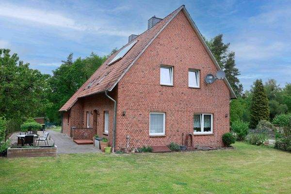 Nord-Ost Seite mit Hauseingang