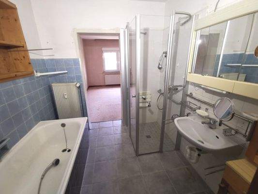 Wohnung 1 - Bad und Schlafzimmer EG