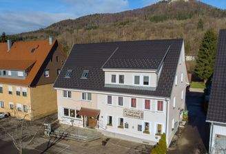 Front mit Bergblick1.jpg