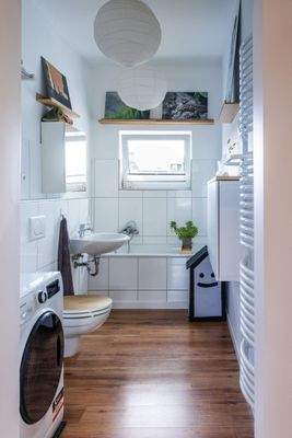 Badezimmer mit Fenster