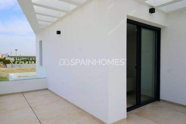 3-Bedroom Houses with Swimming Pools in Dolores Alicante