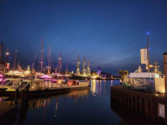 Hafen bei Nacht