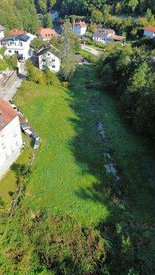 Luftaufnahme von Haus und Grundstück