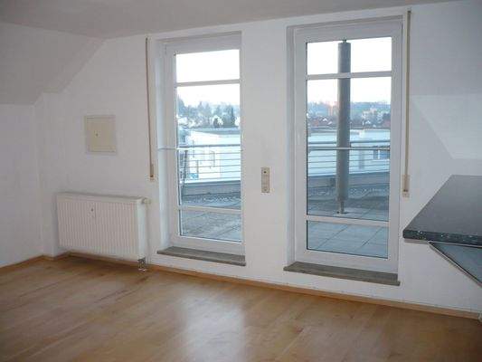 Wohnzimmer Blick zur Terrasse ohne Möbel