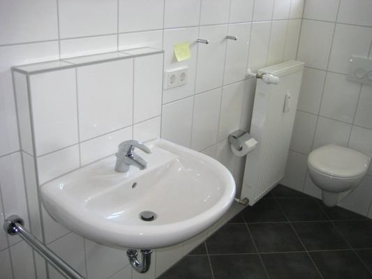 Whg rechts_1OG_Badezimmer.jpg